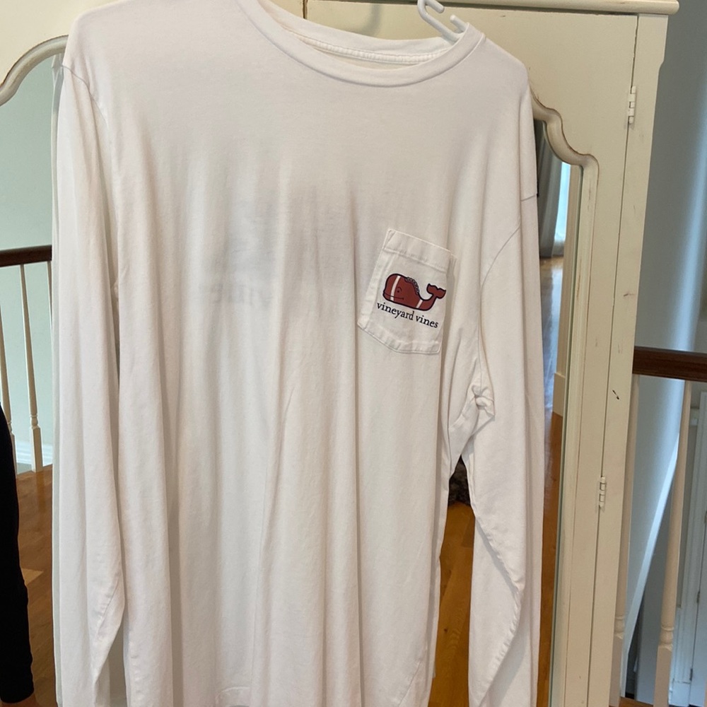 Vineyard vine long sleeve white tee barely worn